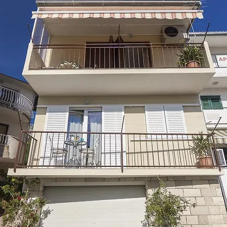 Apartment Garmaz *