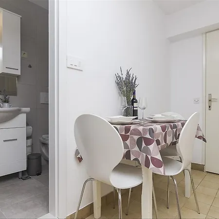 Garmaz Apartment Podgora
